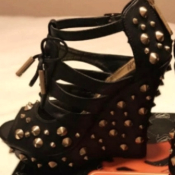 SHIEKH Gold Studded Black Wedges - Picture 3 of 5